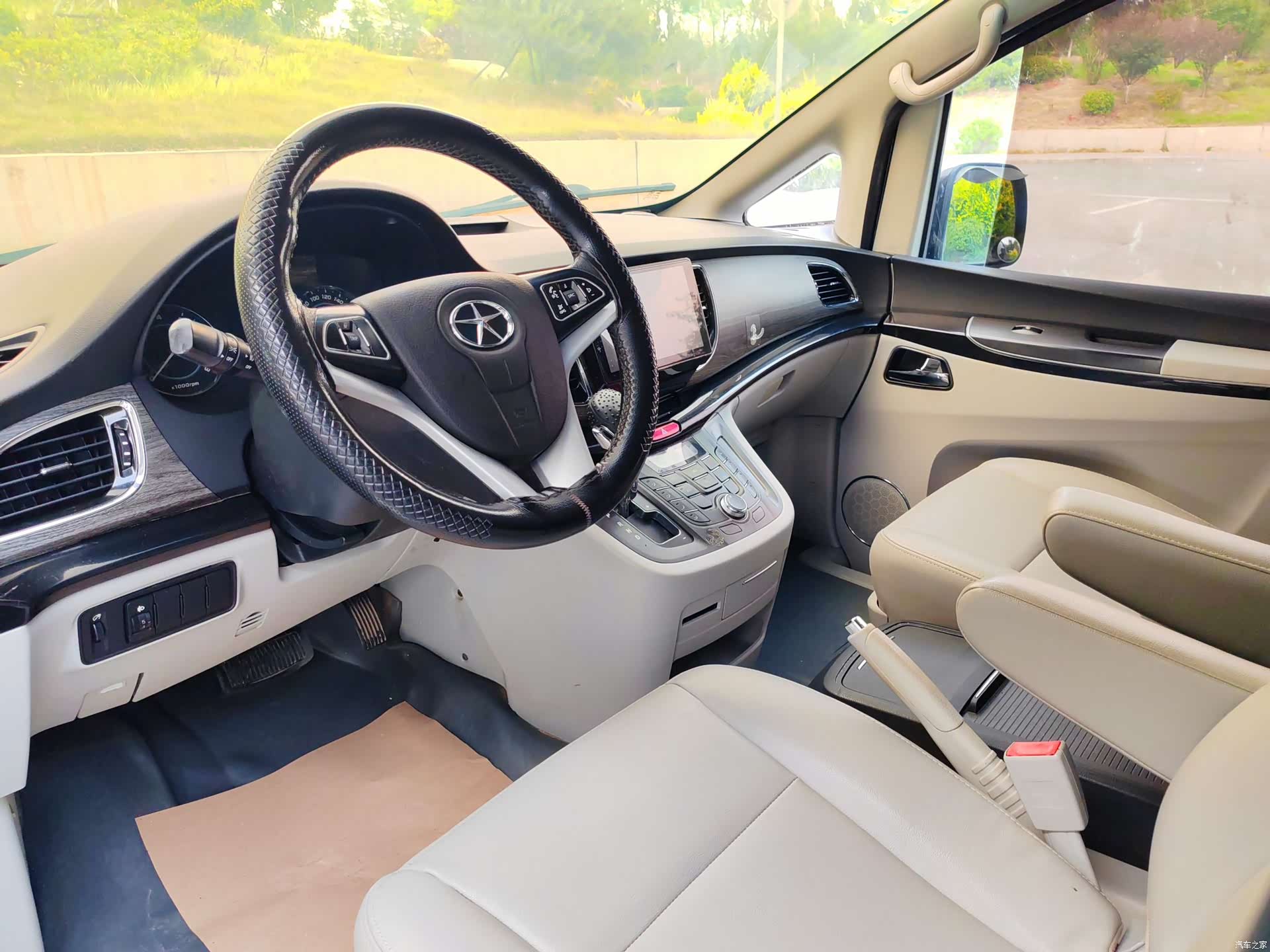 JAC M5, 2014 10