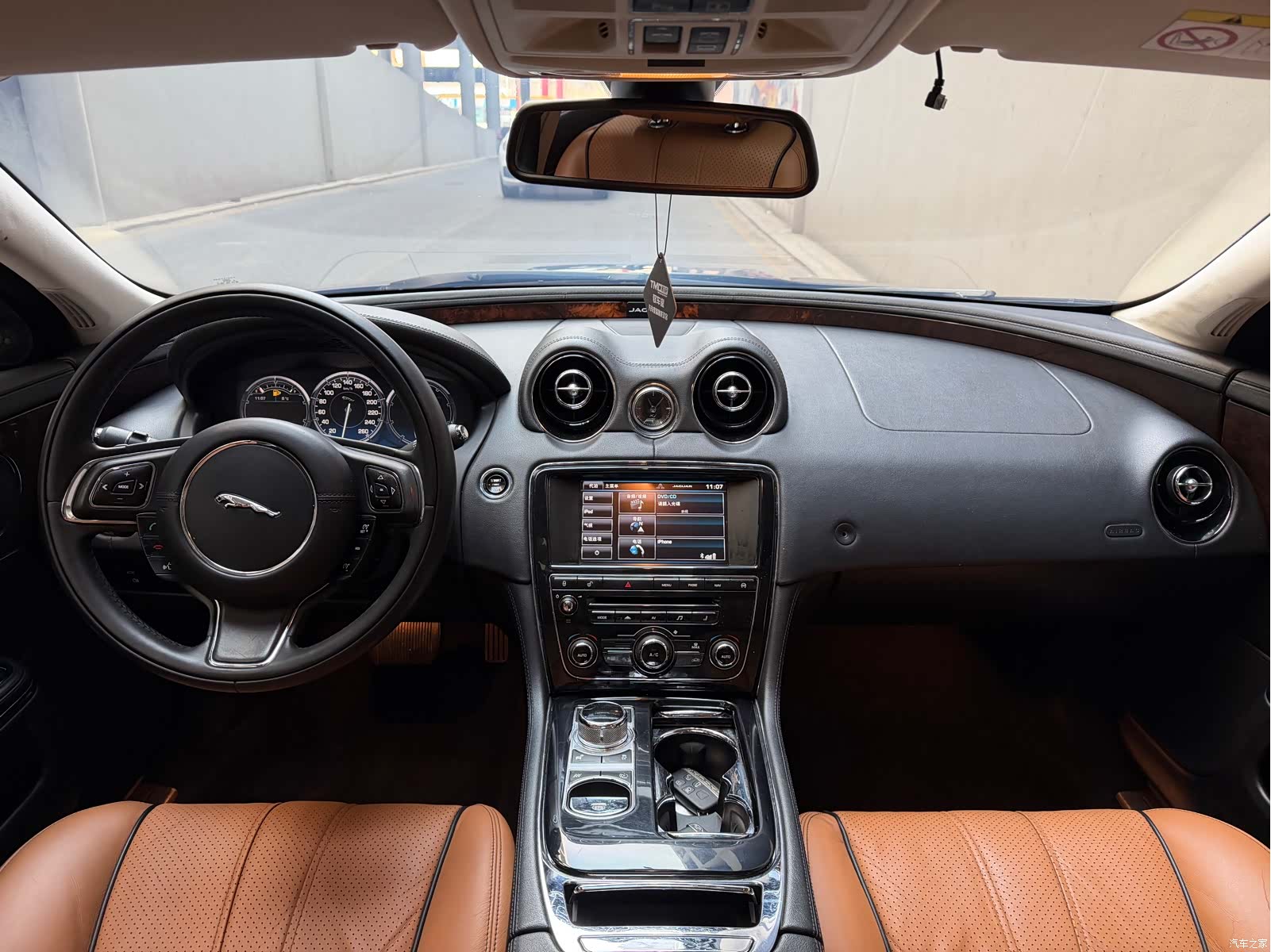 Jaguar XJ, 2015 10