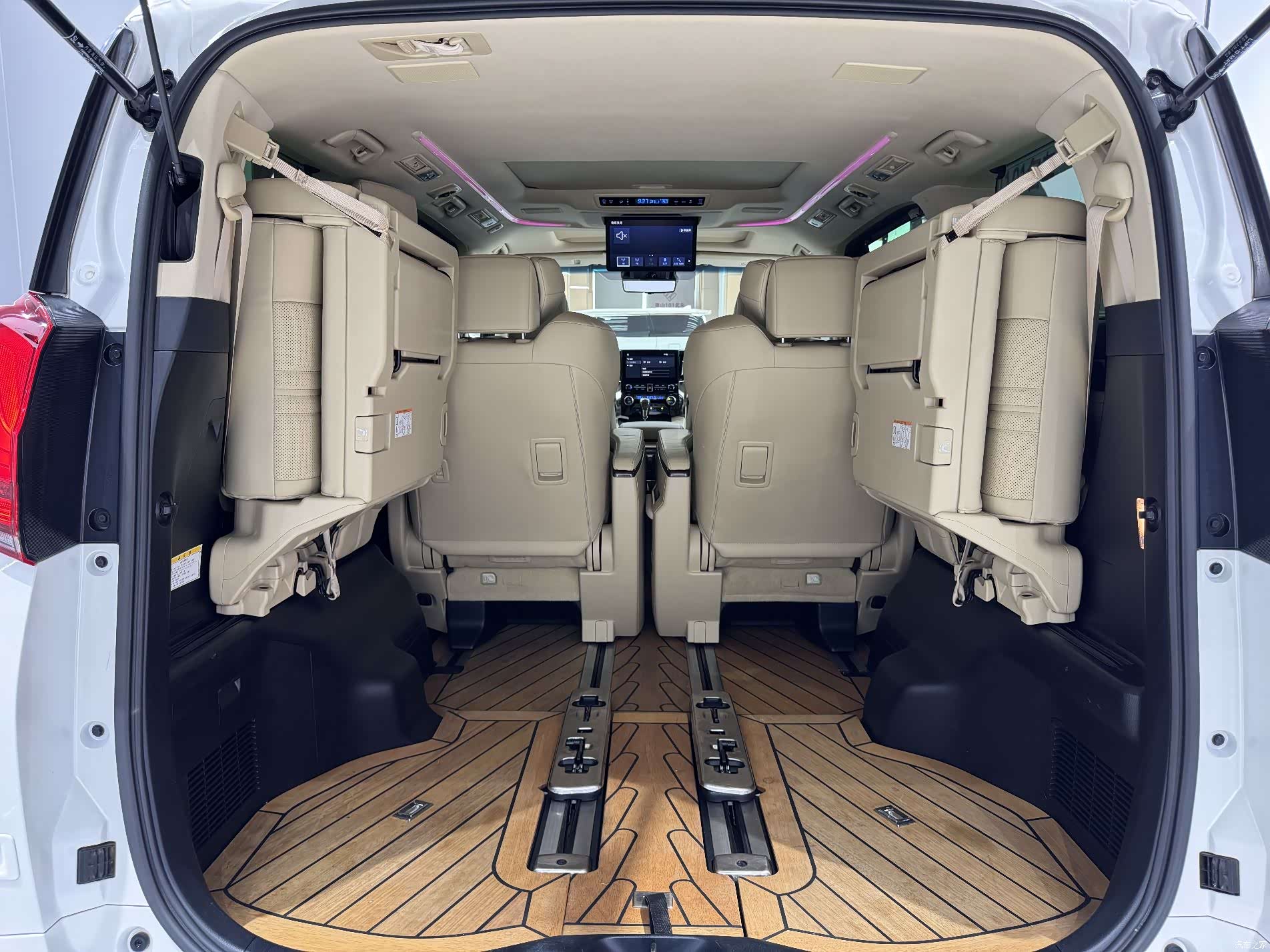 Toyota Alphard, 2020 24