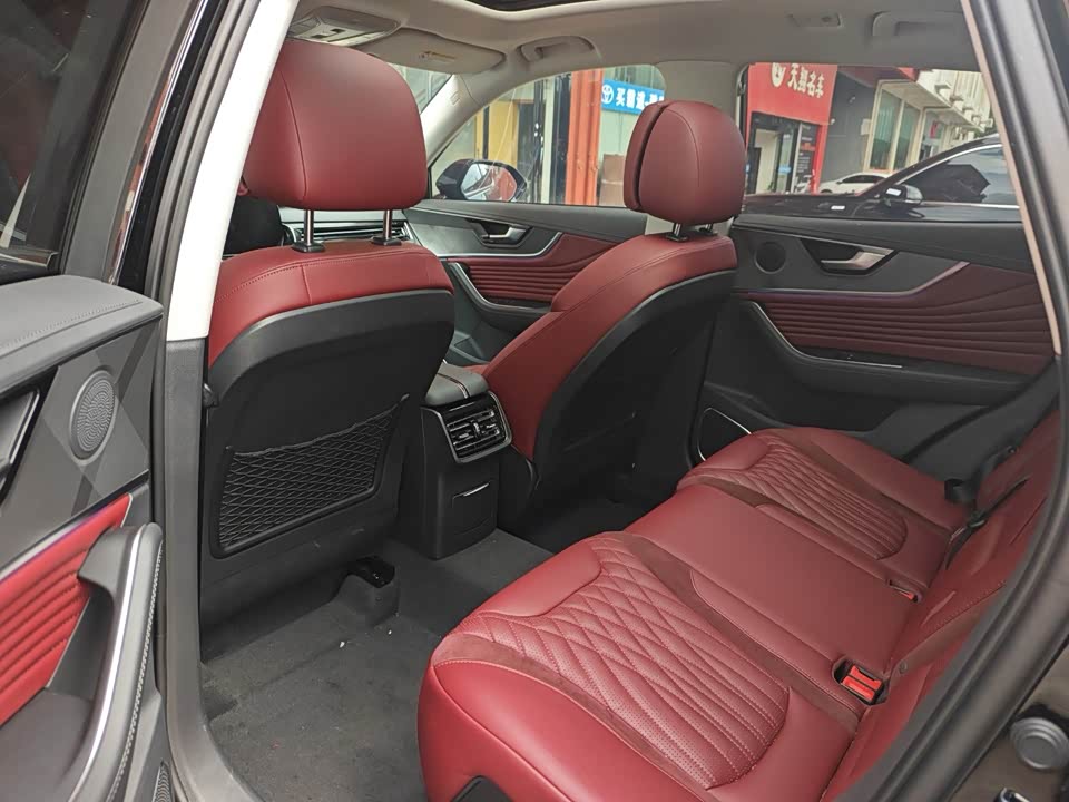 Hongqi HS5