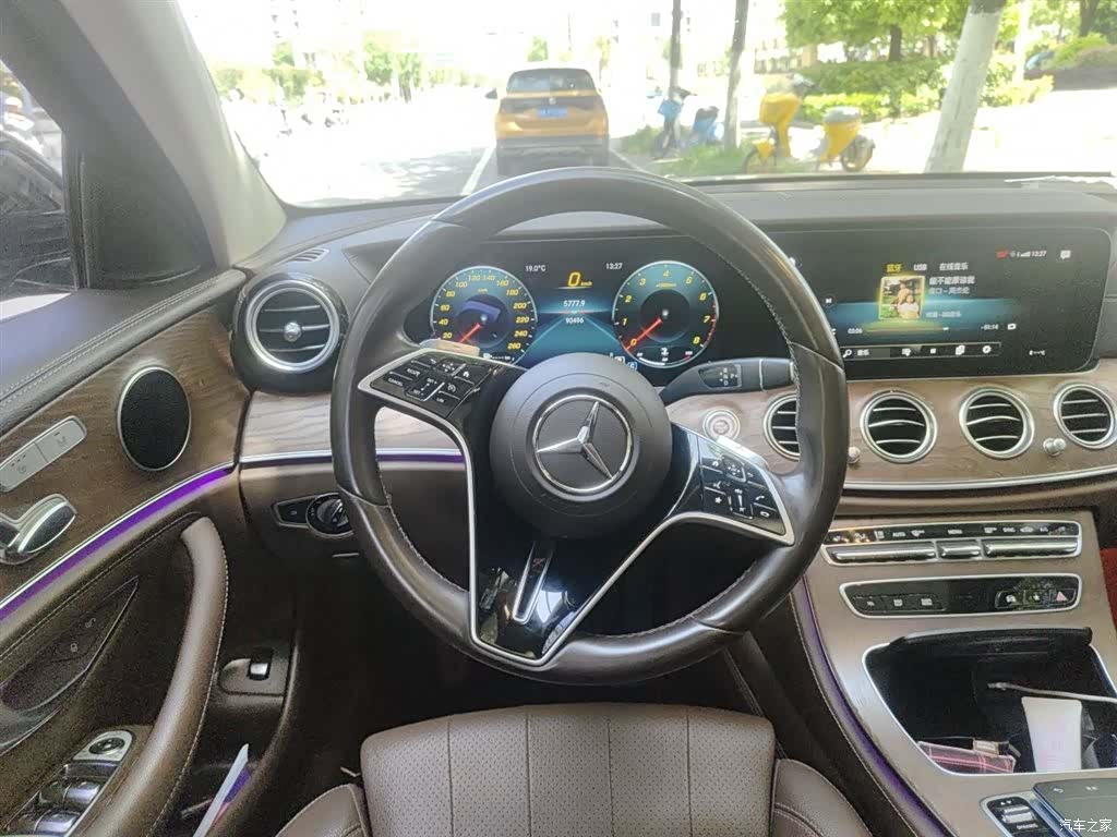 Mercedes-Benz E-Class, 2022 3