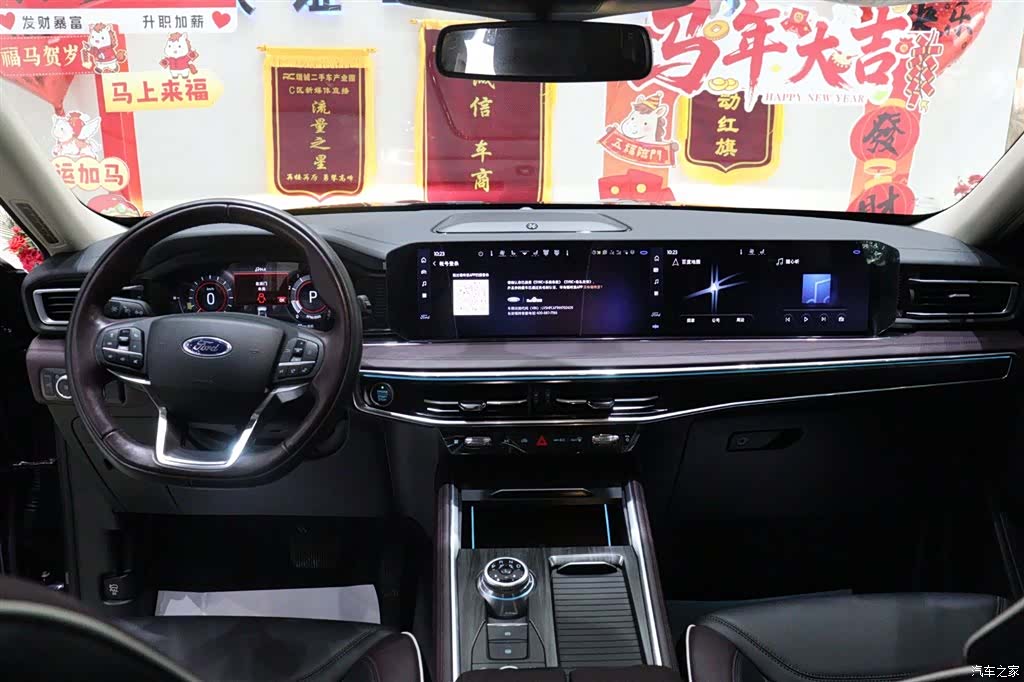 Ford Explorer, 2023 12
