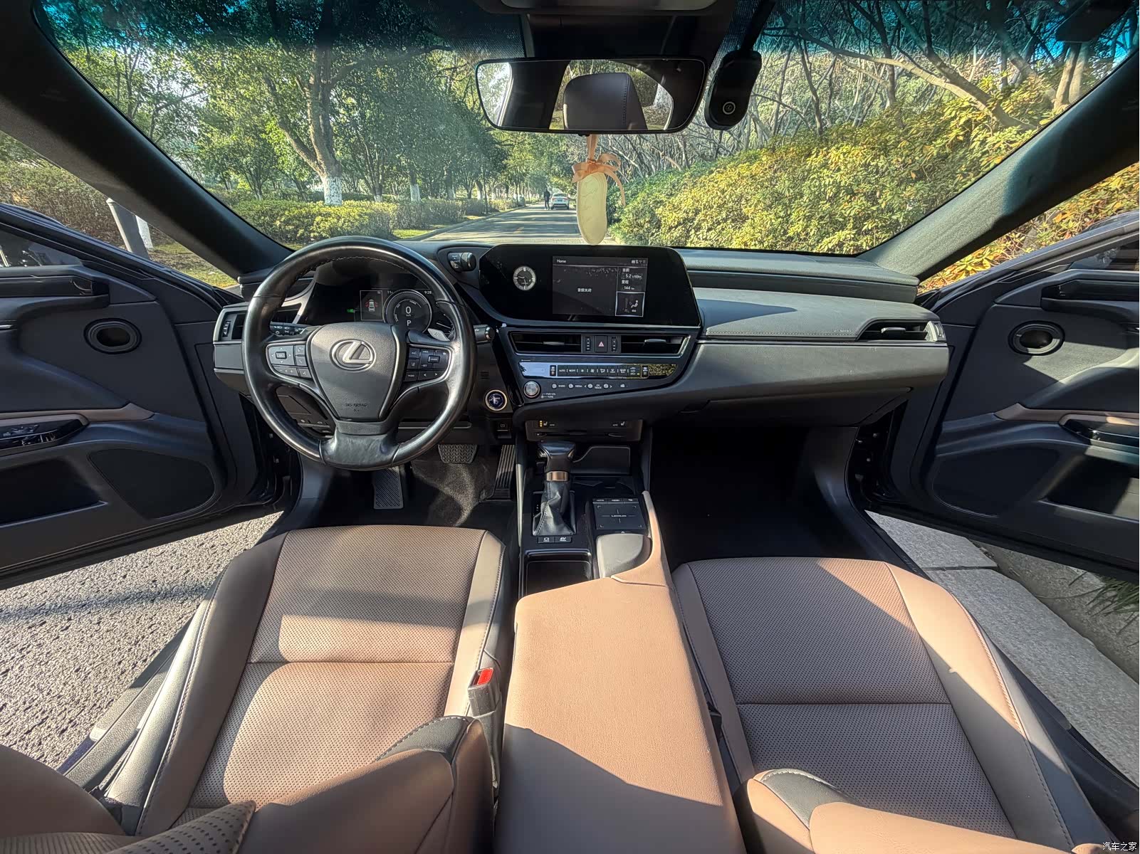 Lexus ES, 2022 все фото