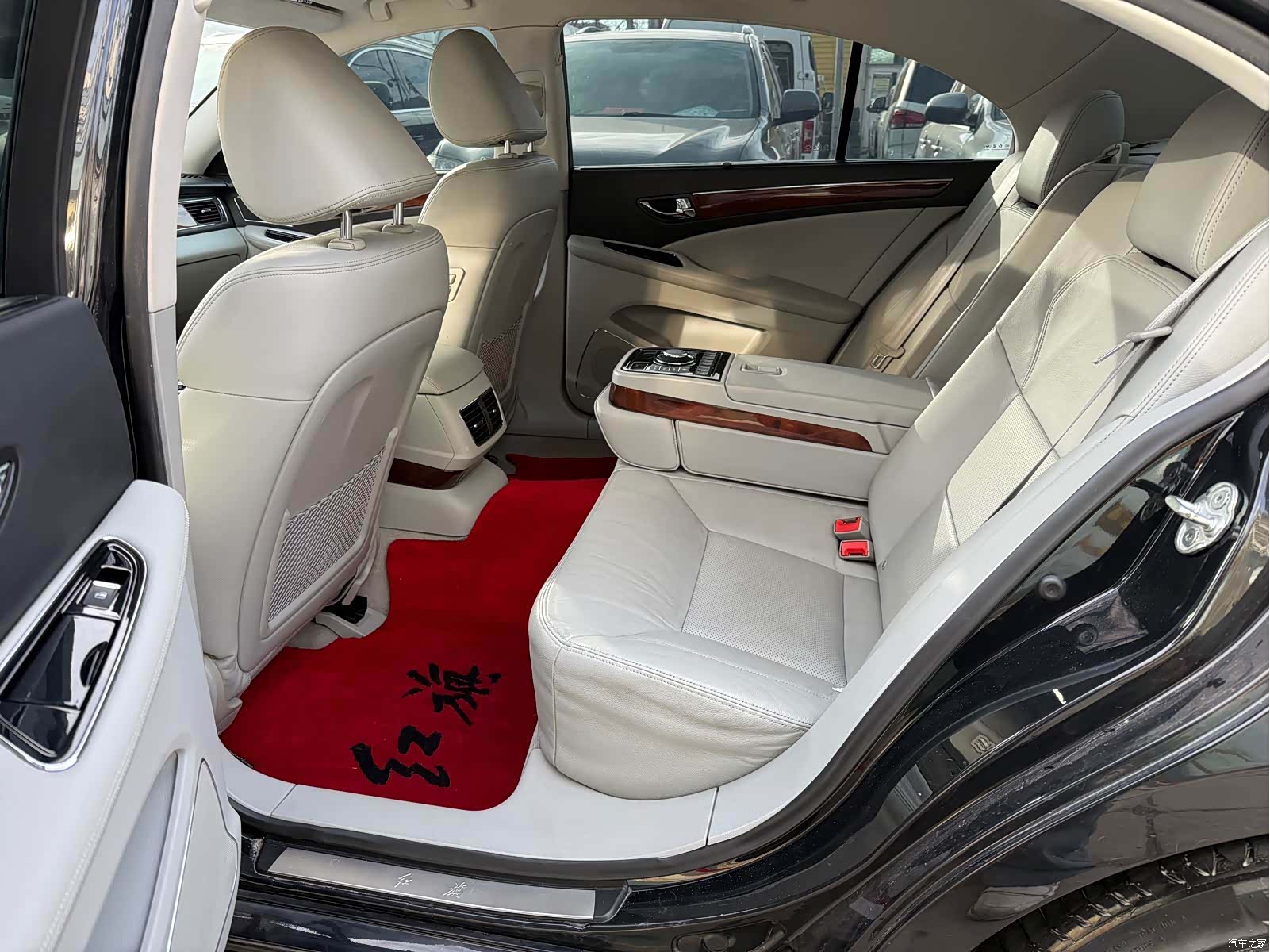 Hongqi H7, 2015 9