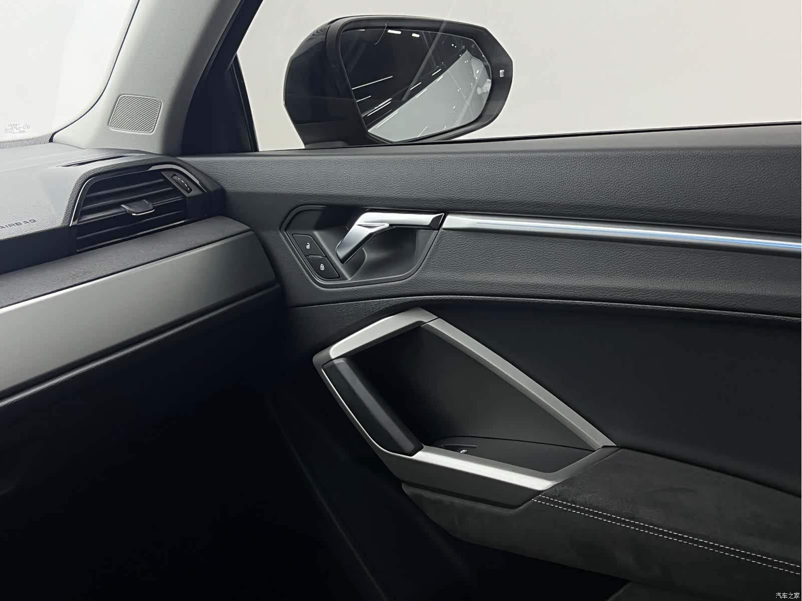 Audi Q3, 2022 10