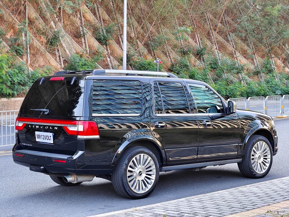 Lincoln Navigator