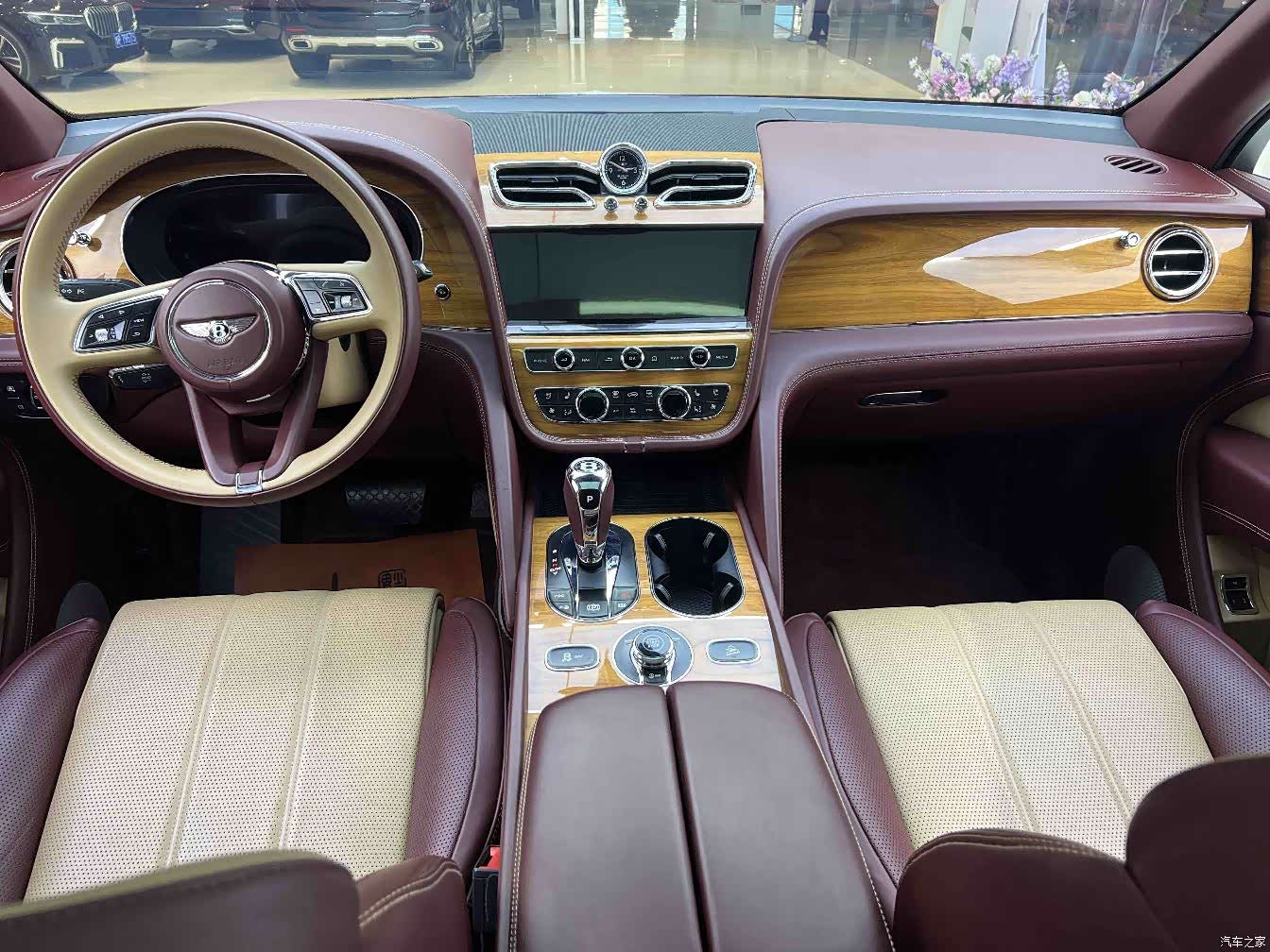 Bentley Bentayga, 2021 9