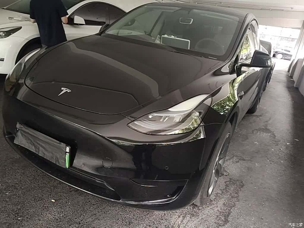 Tesla Model Y, 2023 1