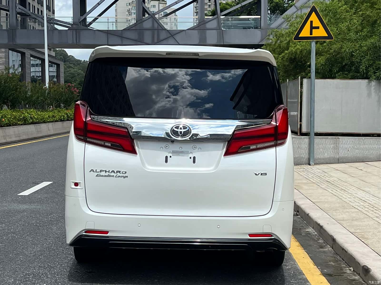 Toyota Alphard, 2018 все фото