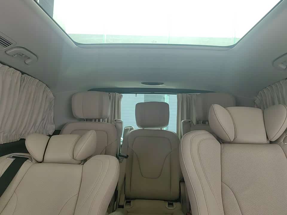Mercedes-Benz V-class