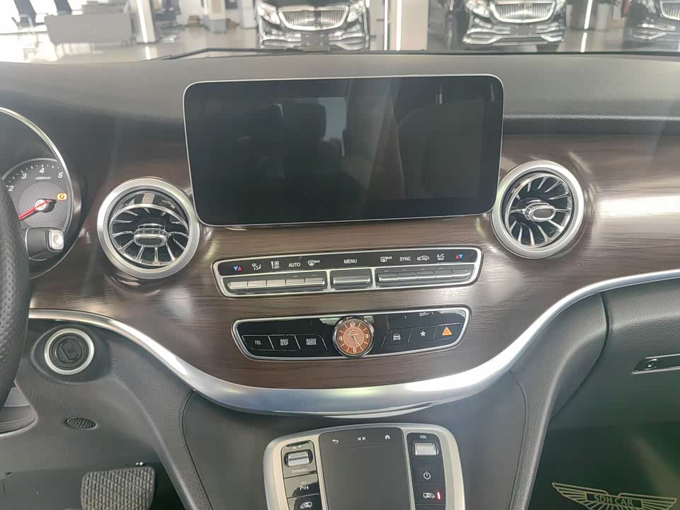 Mercedes-Benz V-class