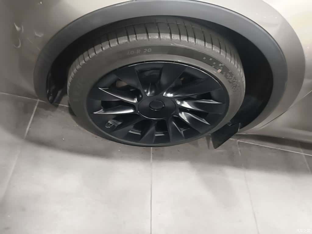 Tesla Model Y, 2022 23