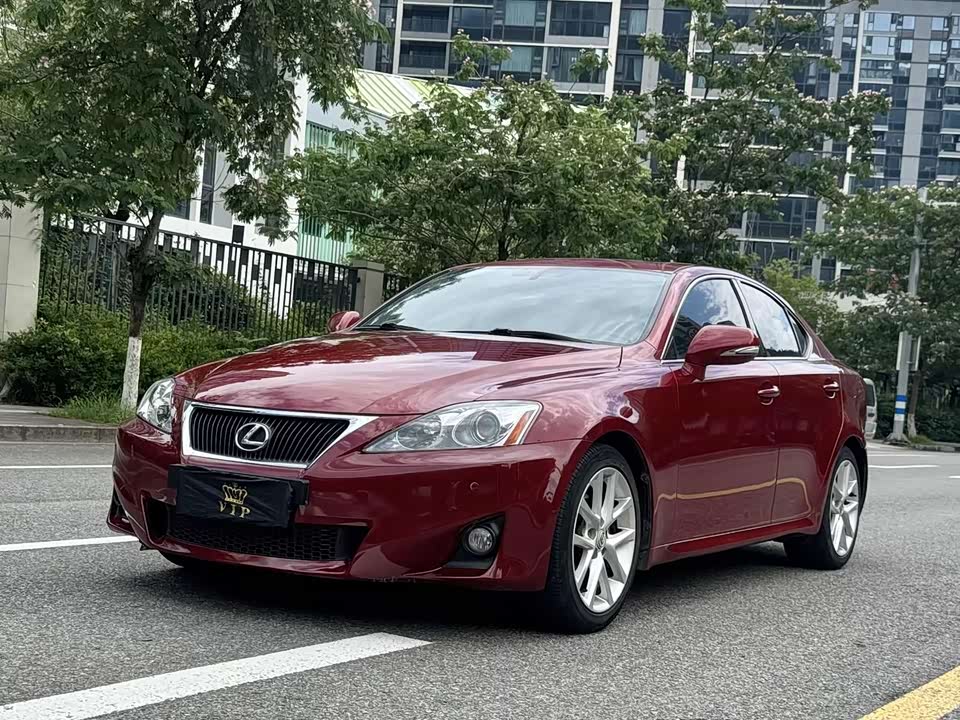 Lexus IS