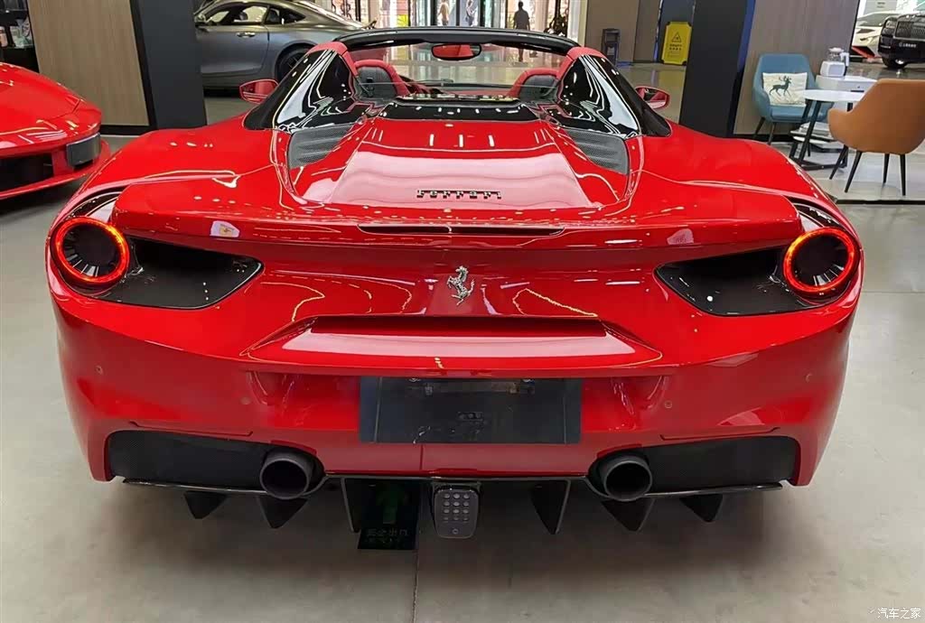 Ferrari 488, 2016 4