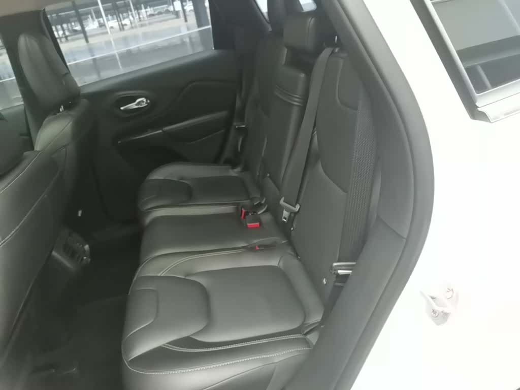 Jeep Cherokee, 2017 17