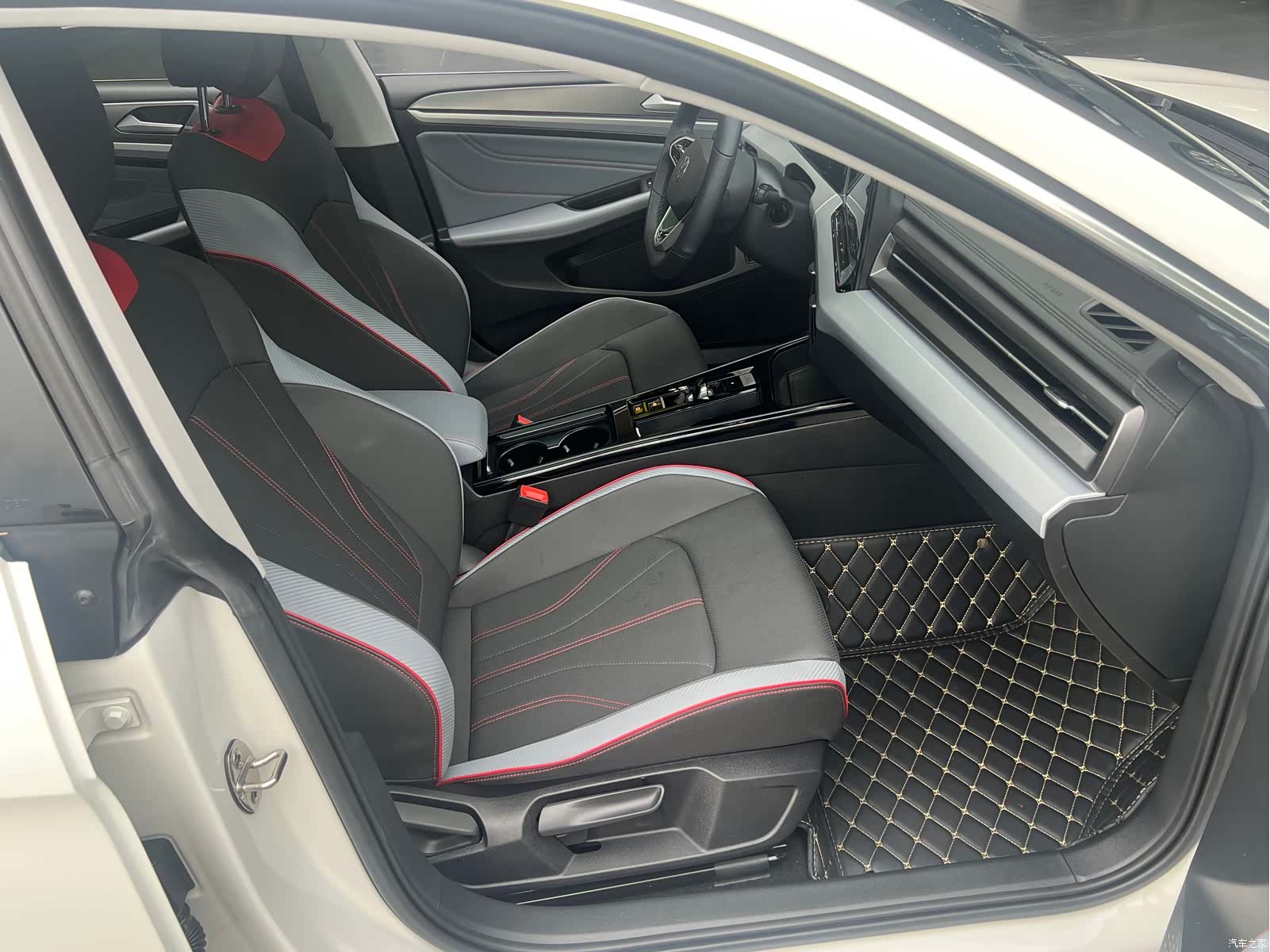 Volkswagen Lamando, 2023 13