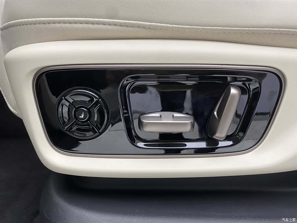 Li Auto MEGA, 2025 21
