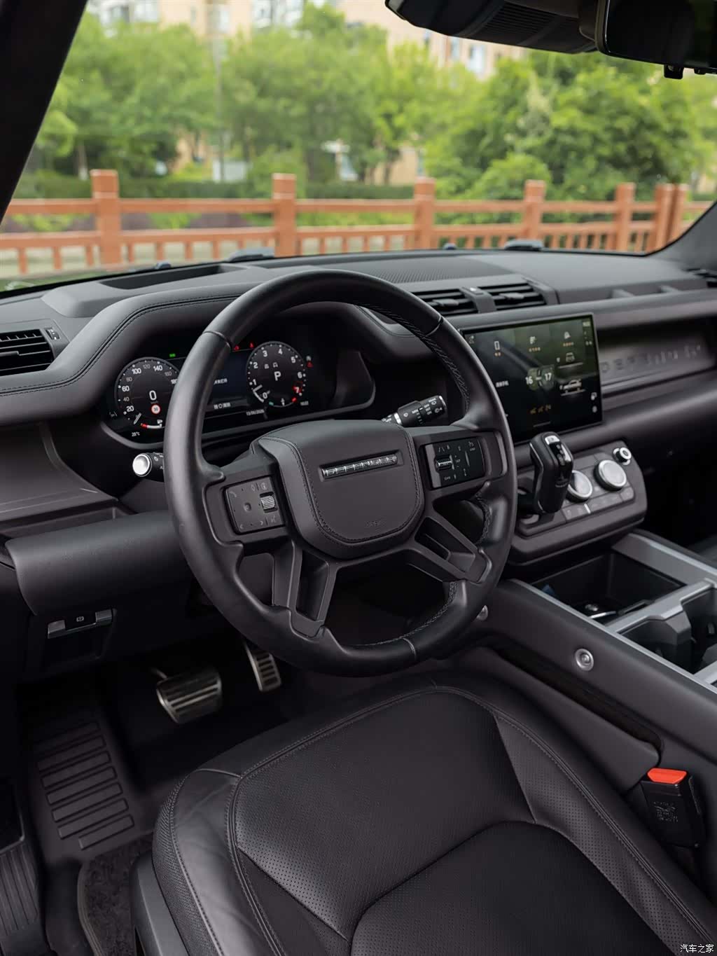 Land Rover Defender, 2024 9