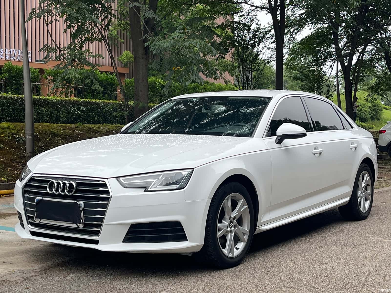 Audi A4L, 2017 1