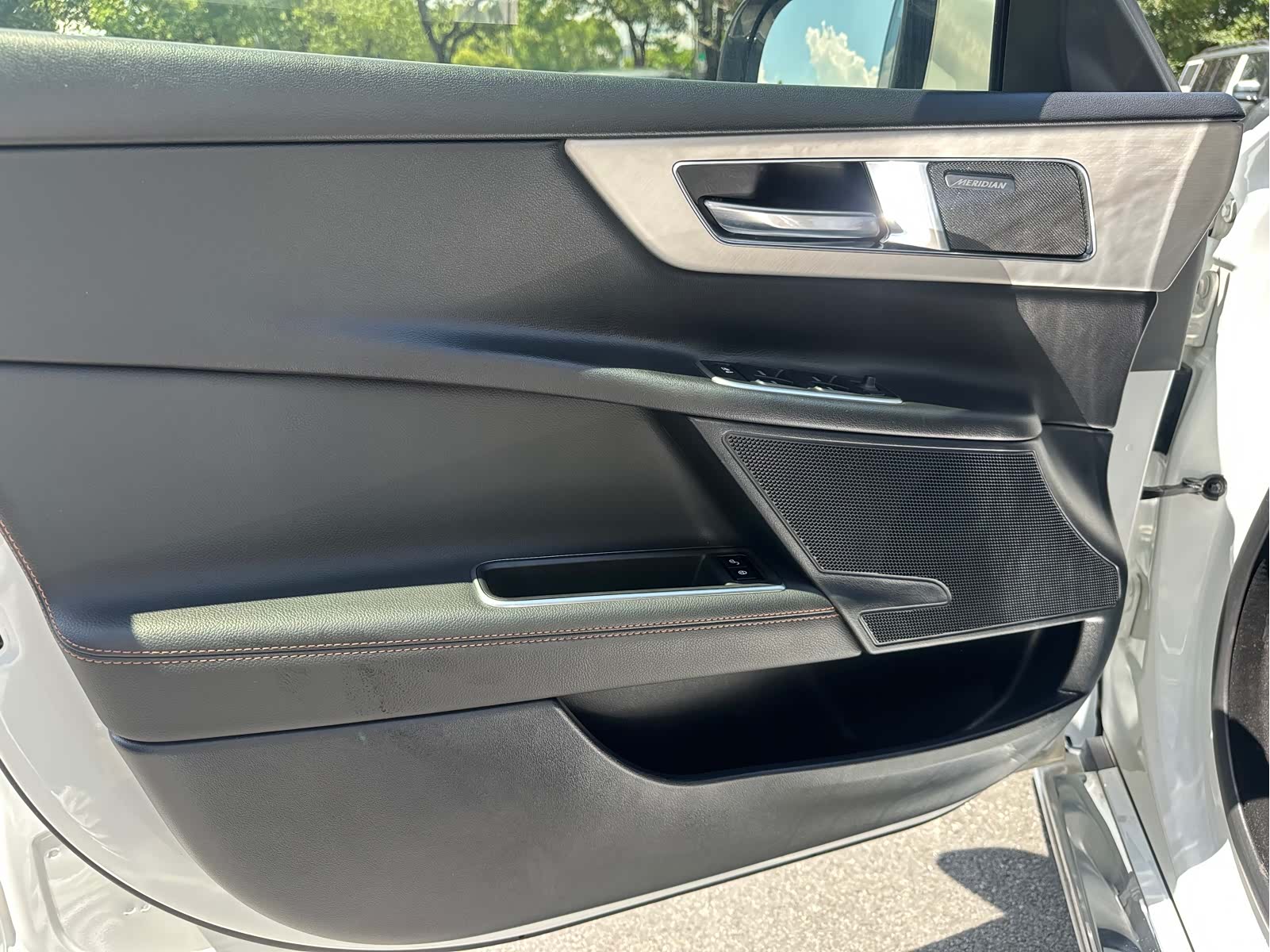 Land Rover XEL, 2019 10