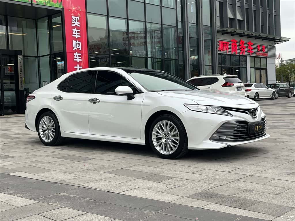 Toyota Camry, 2020 3