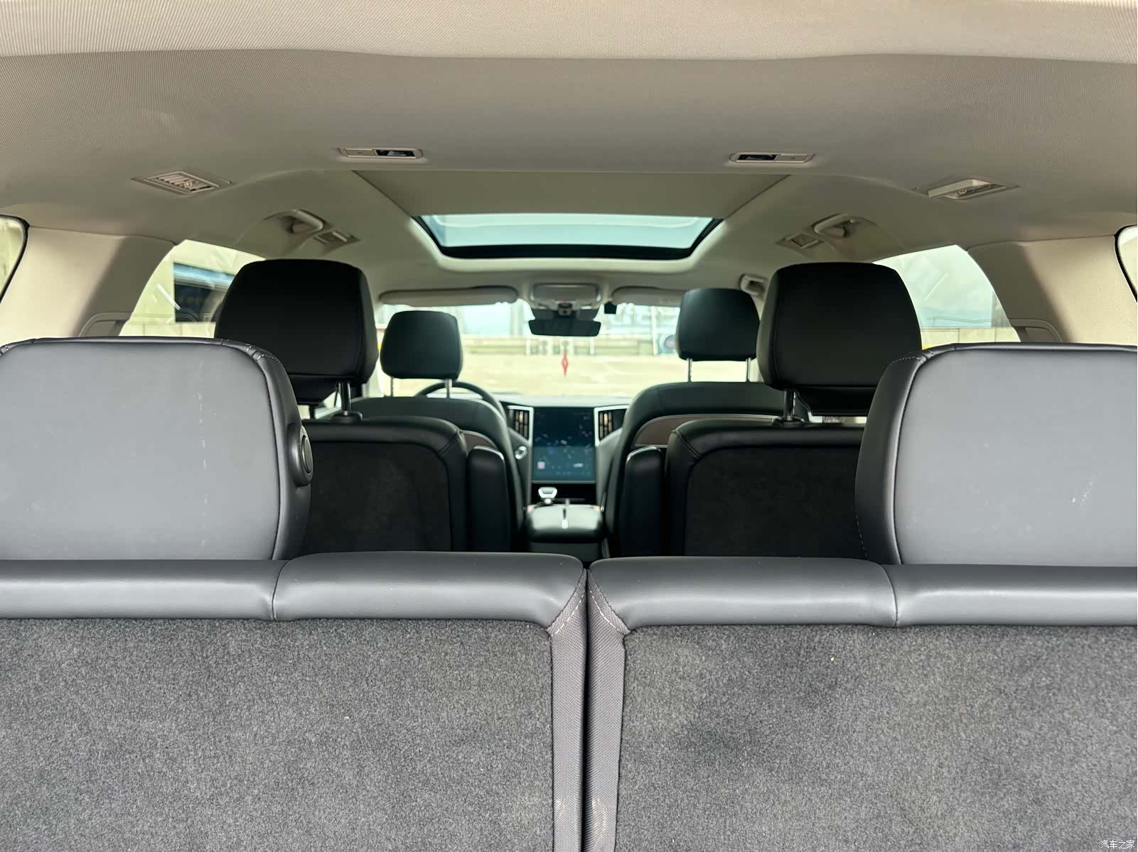 Hongqi HS7, 2024 11