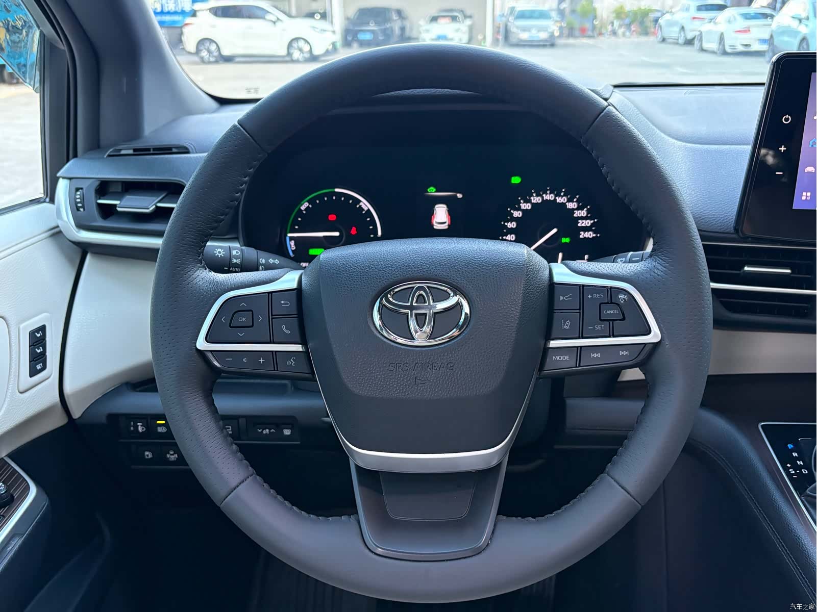 Toyota Granvia, 2024 4