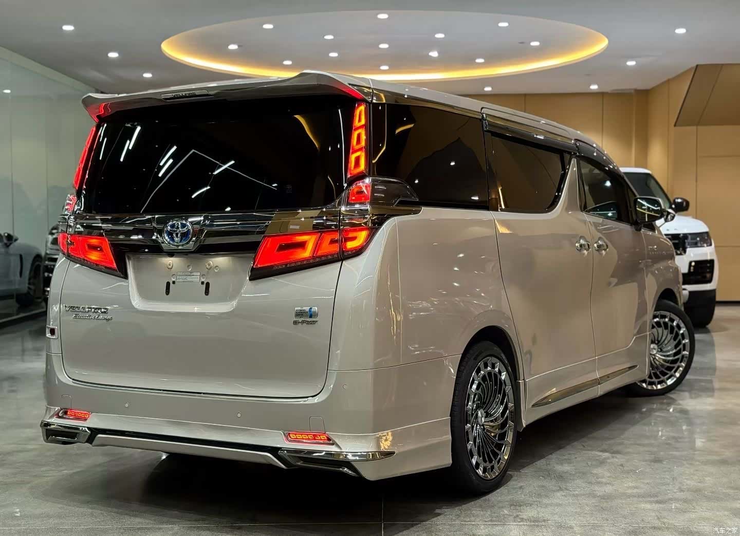 Toyota Vellfire, 2020 9