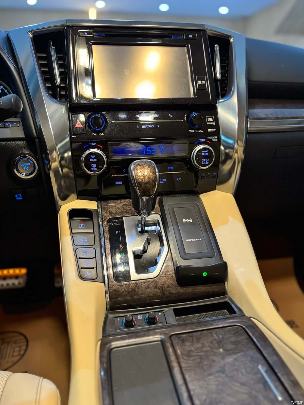 Toyota Vellfire, 2020 6