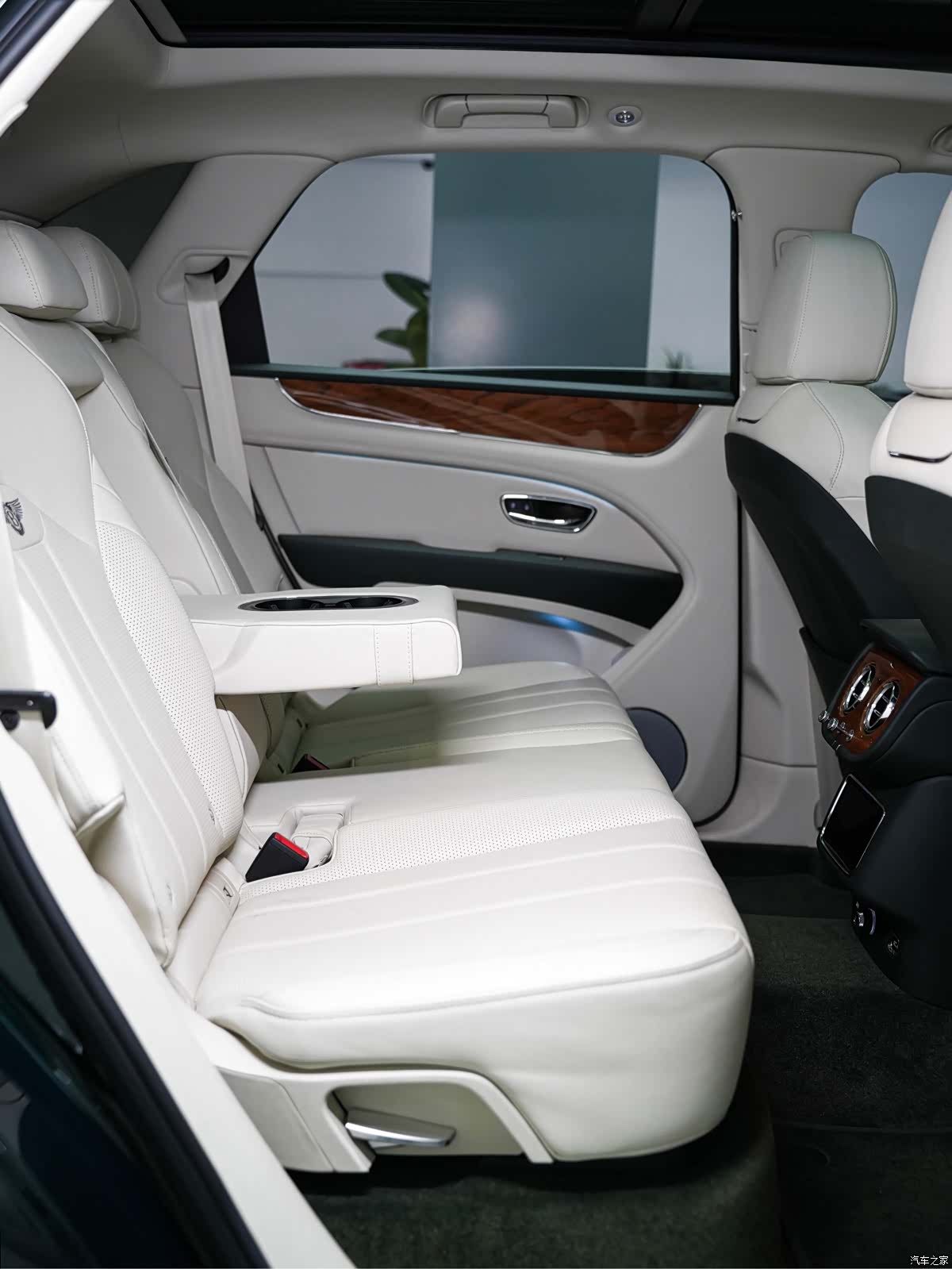 Bentley Bentayga, 2021 11