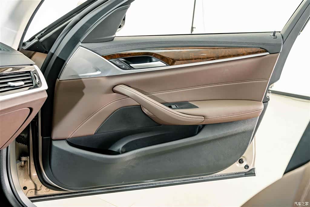 BMW 5 Series, 2019 15