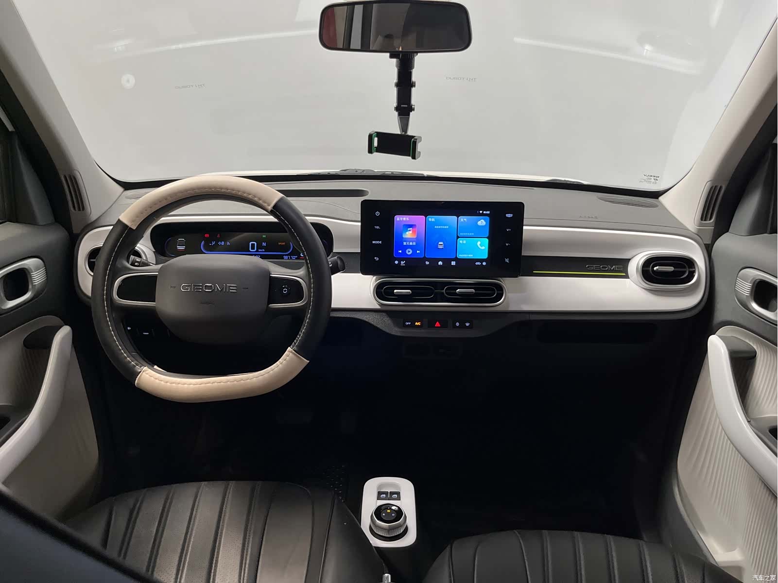 Geely Panda, 2025 10