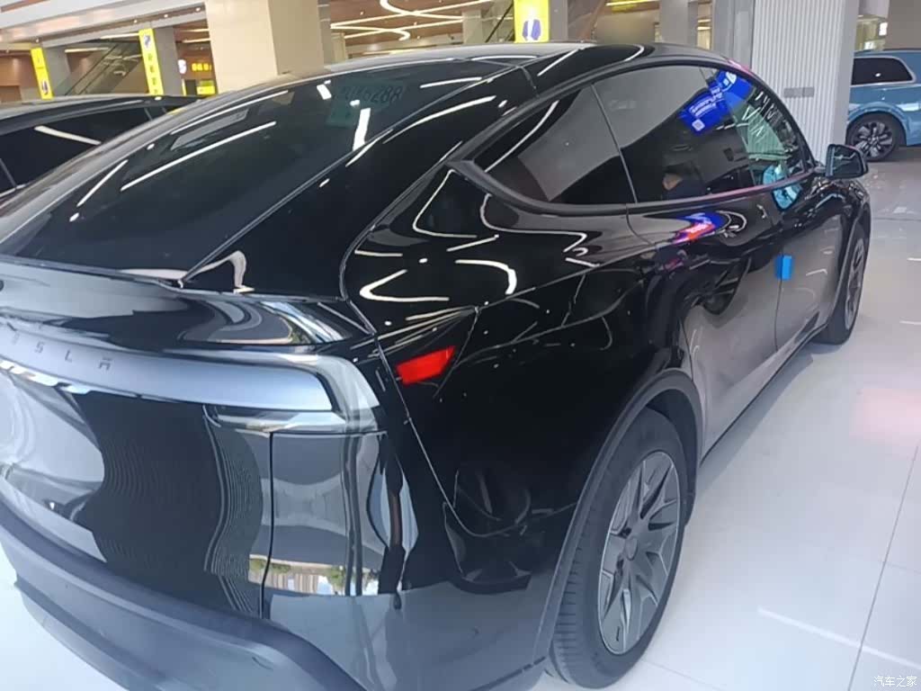 Tesla Model Y, 2026 7