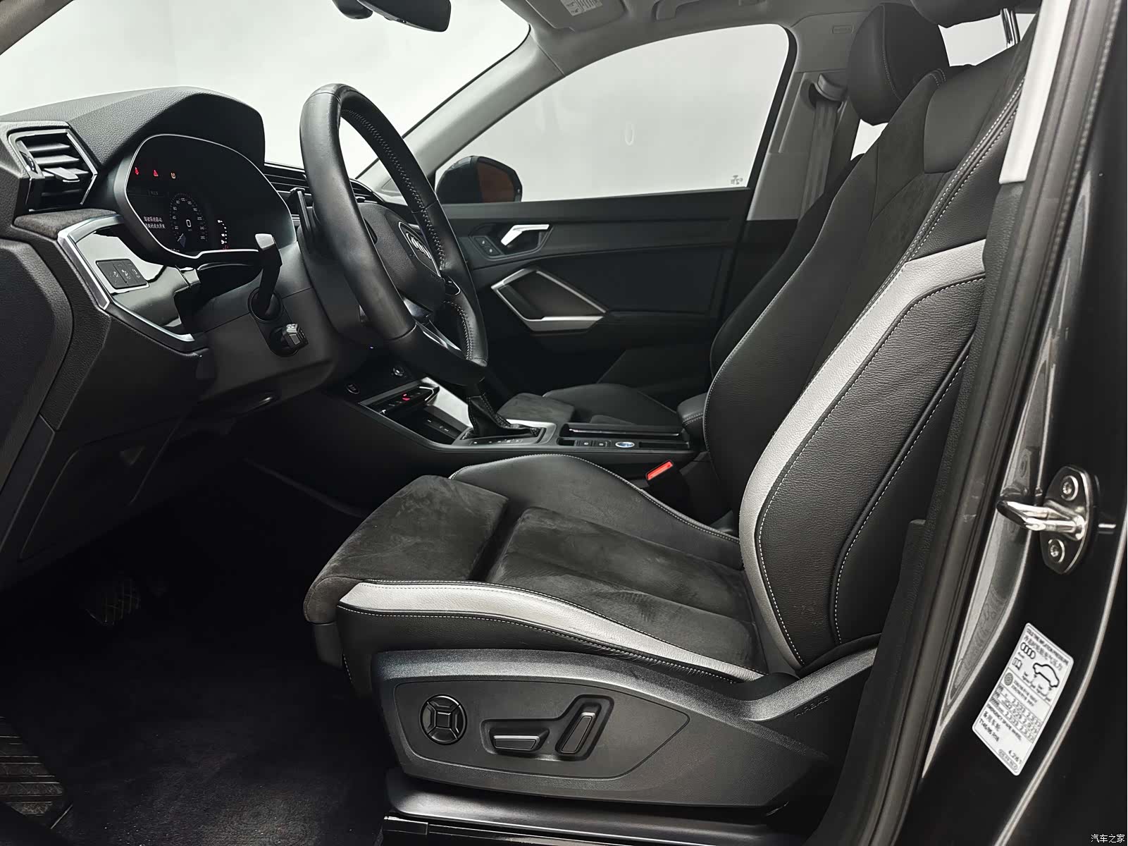 Audi Q3, 2022 12