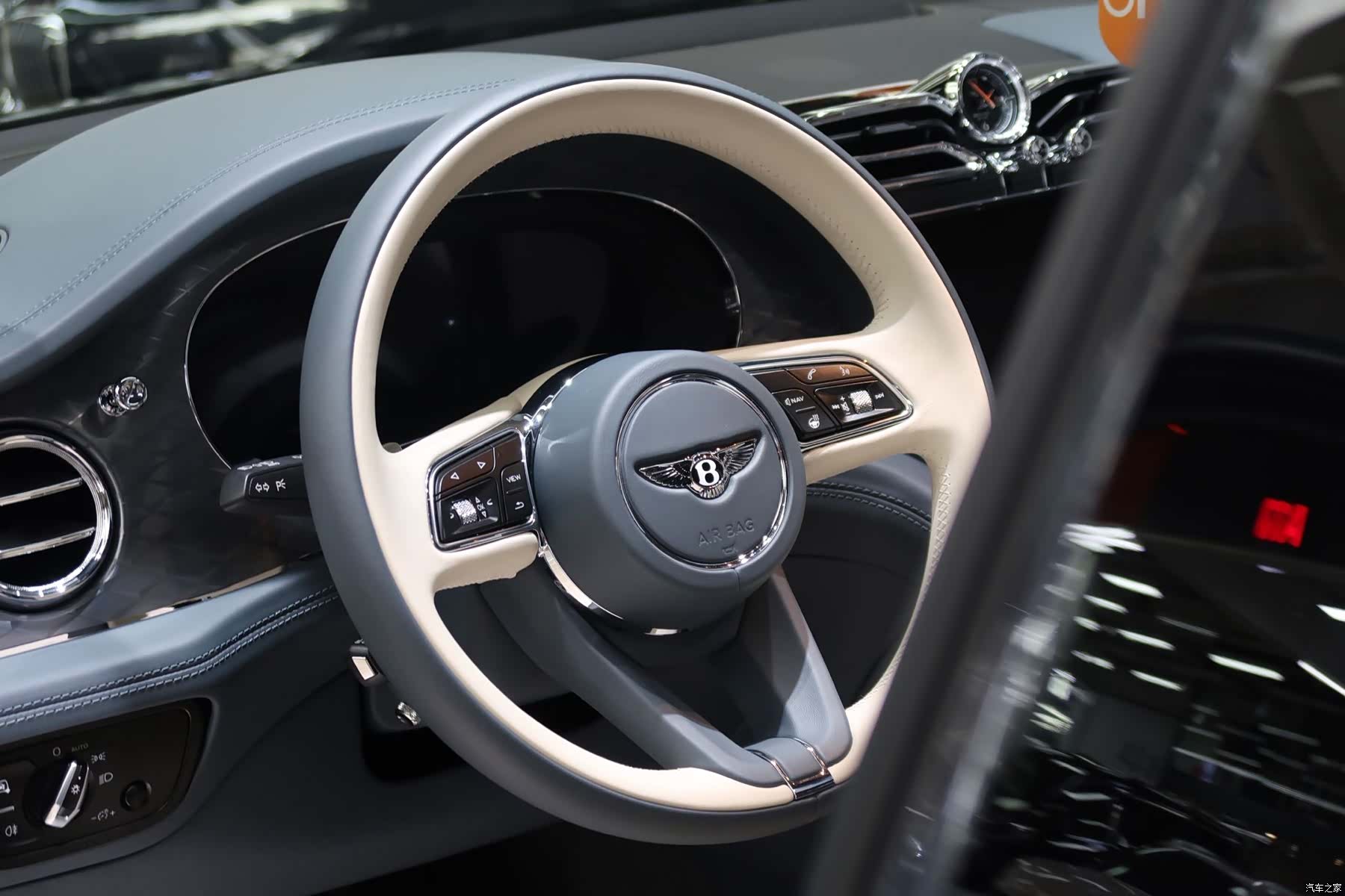 Bentley Bentayga, 2022 6
