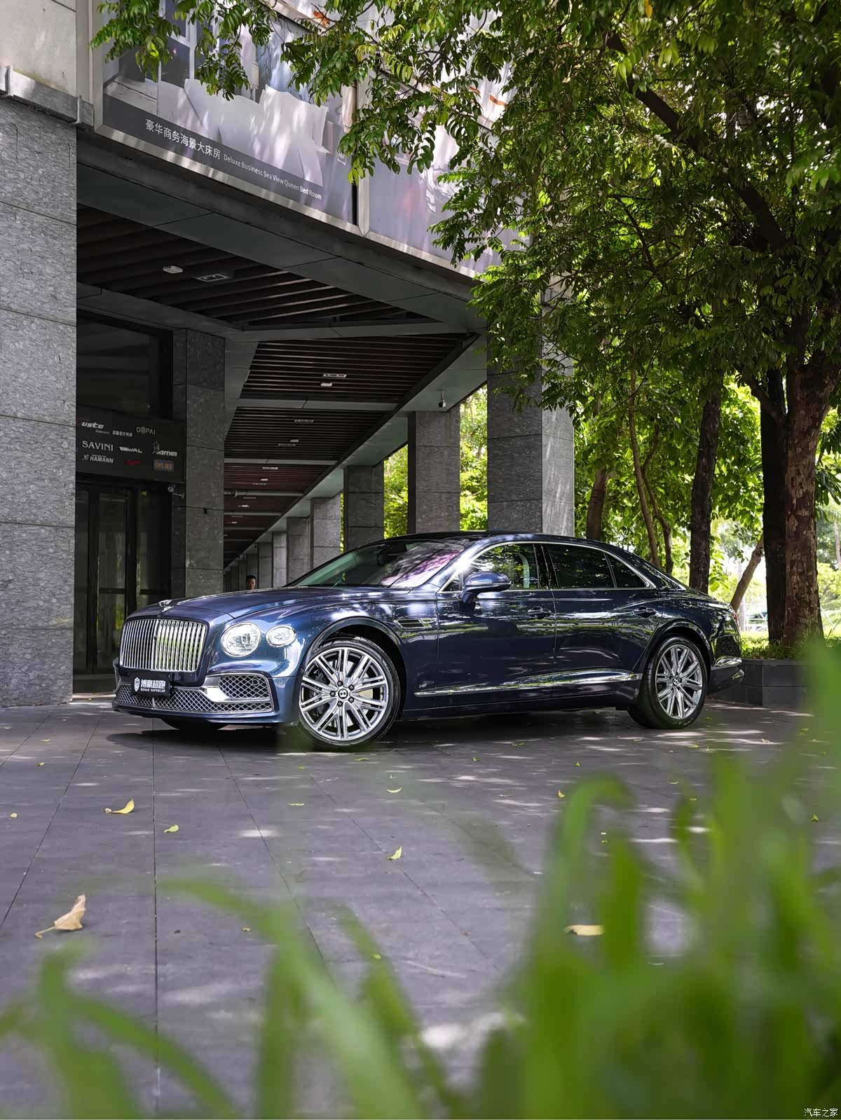 Bentley Flying Spur, 2023 2