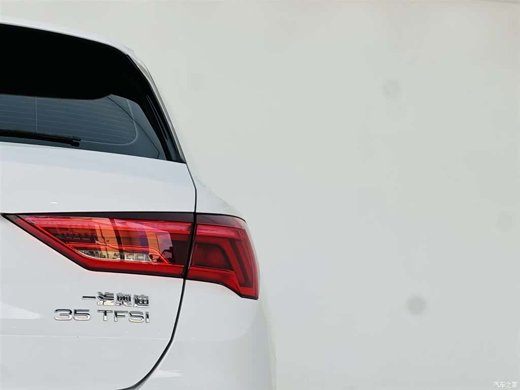 Audi Q3, 2022 11