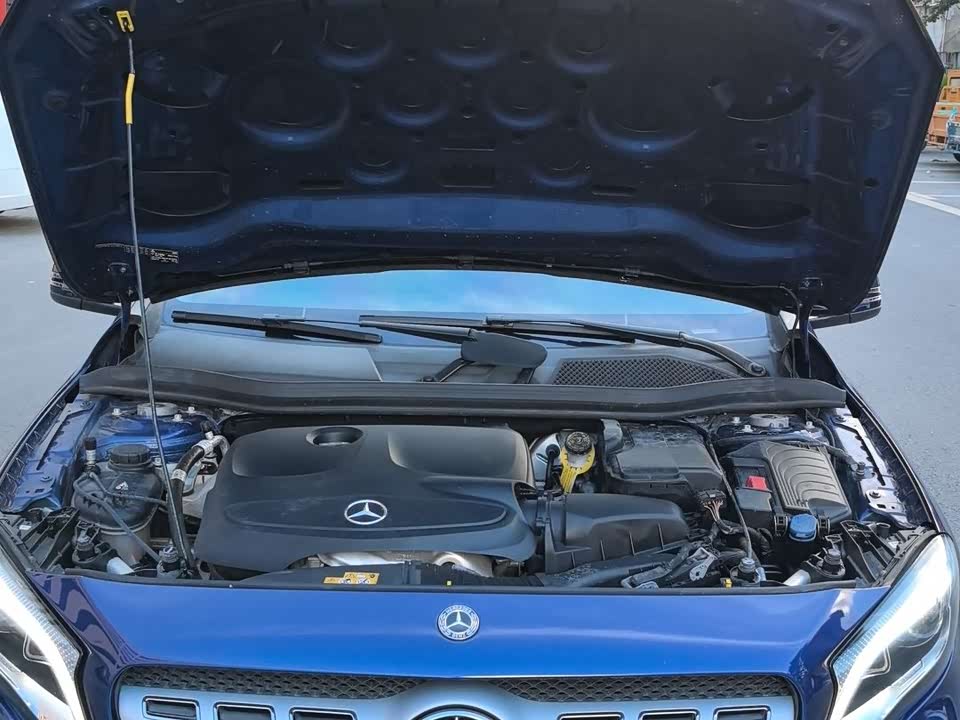Mercedes-Benz GLA Mercedes-Benz GLA