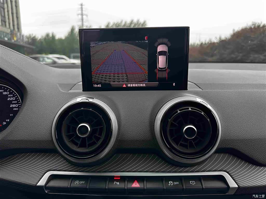 Audi Q2L, 2023 12