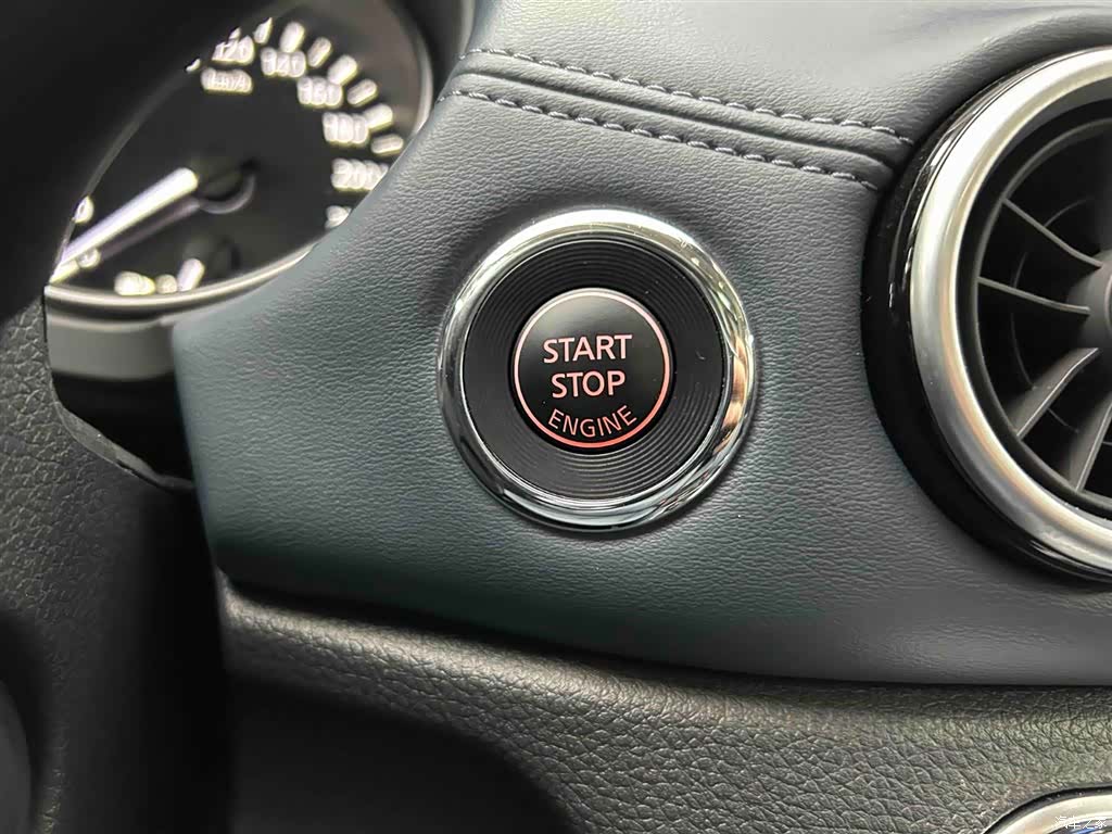 Nissan X-Trail, 2025 4