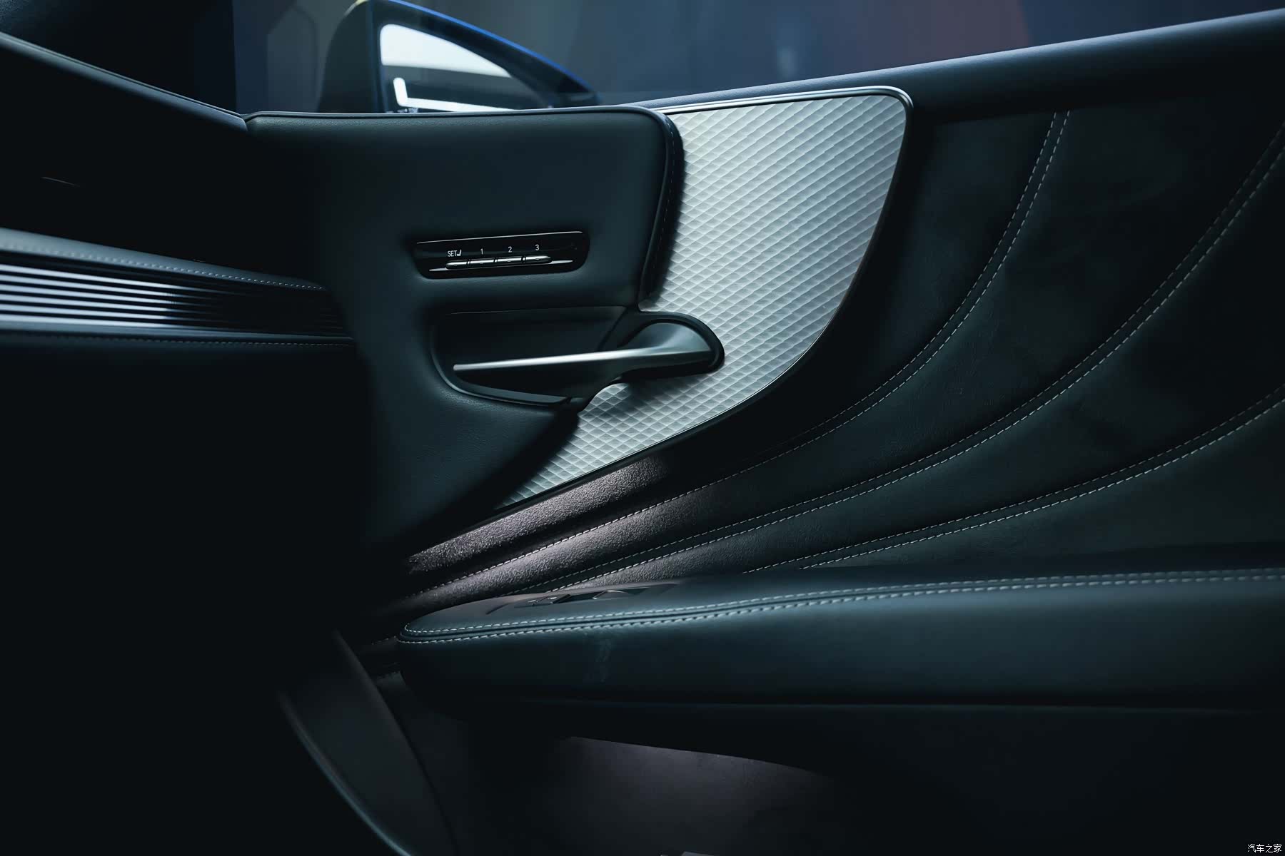 Lexus LS, 2018 17