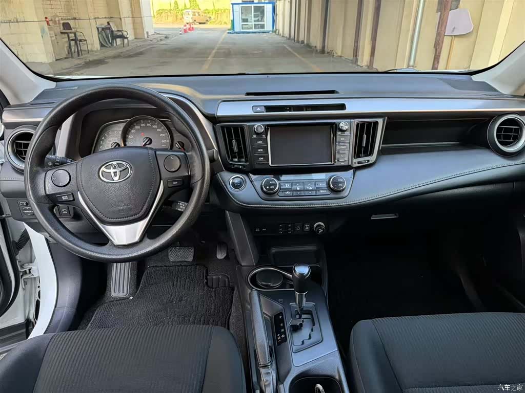 Toyota RAV4, 2016 10