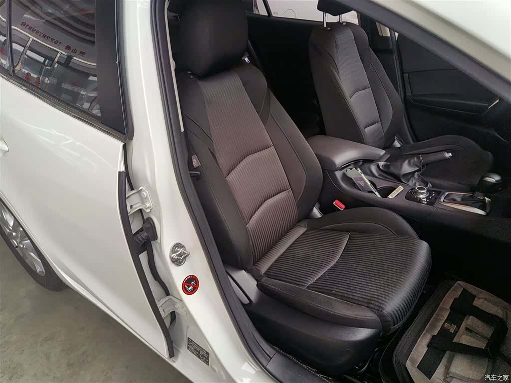 Mazda Mazda3, 2015 25