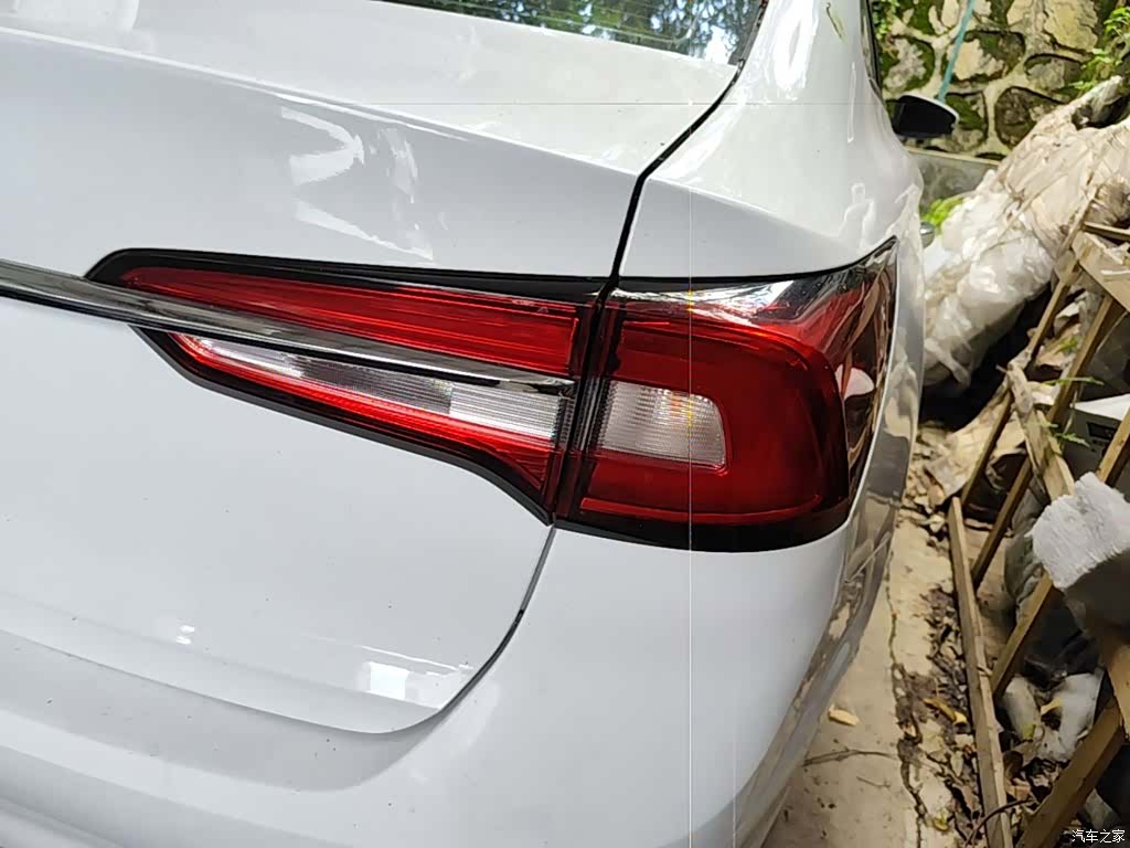 Roewe i5, 2021 8
