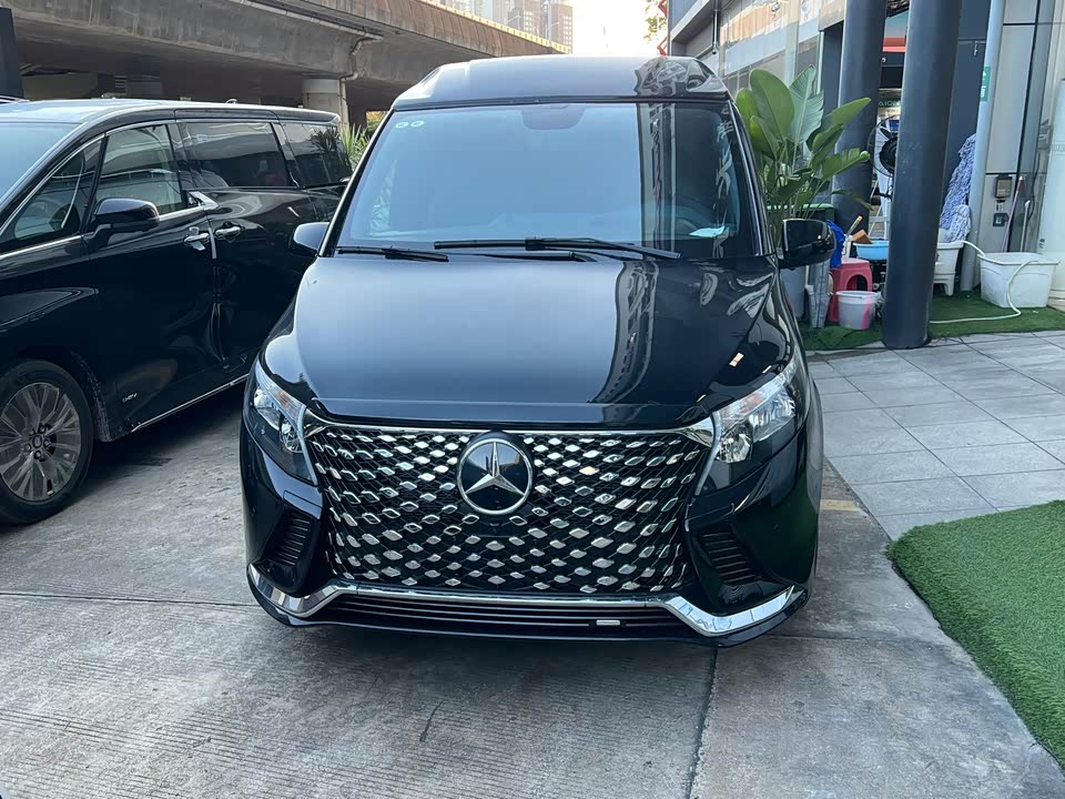 Mercedes-Benz V-class