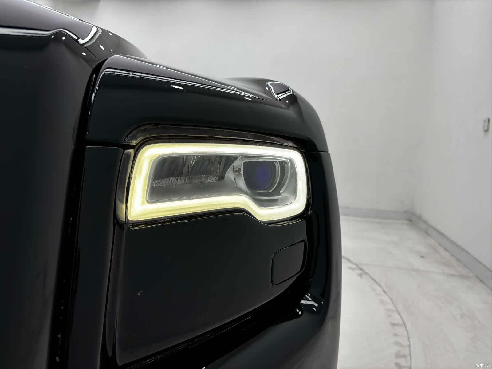 Rolls-Royce Ghost, 2016 11