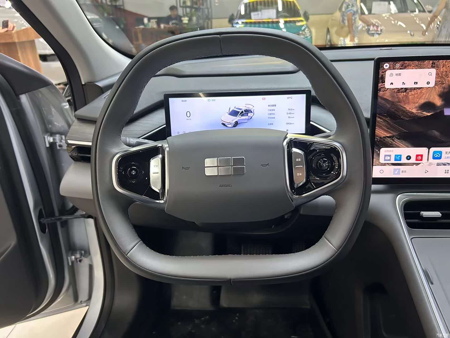 Geely Galaxy L6, 2025 11
