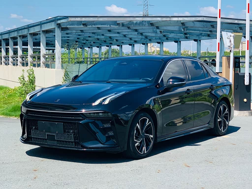 Lynk & Co 03