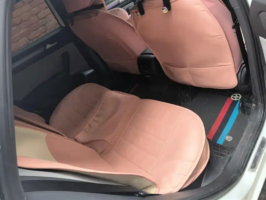 Volkswagen T-ROC exploring Songs