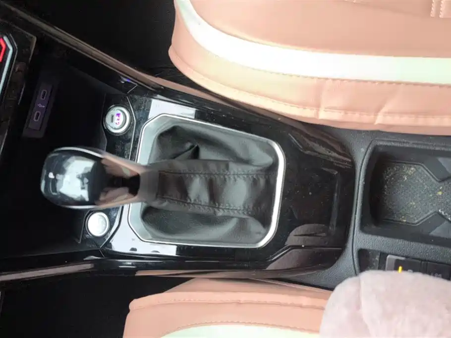 Volkswagen T-ROC exploring Songs